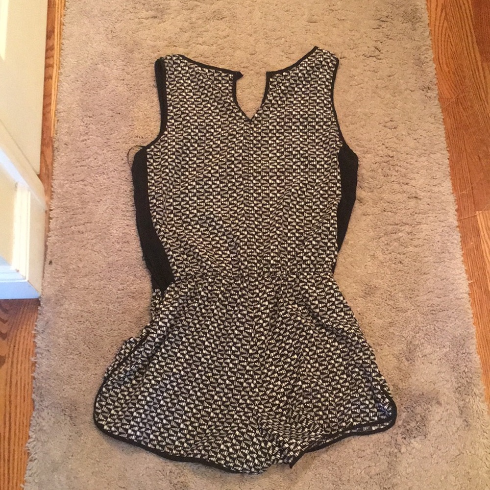 patterned romper - Picture 2 of 3